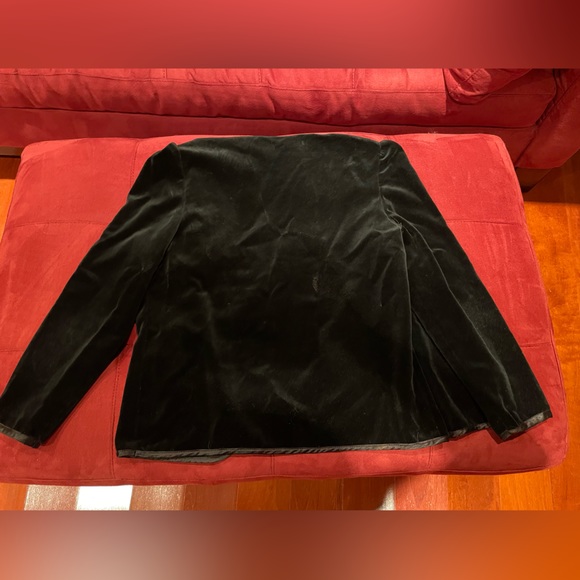 Black velvet jacket with satin trim - Picture 2 of 2